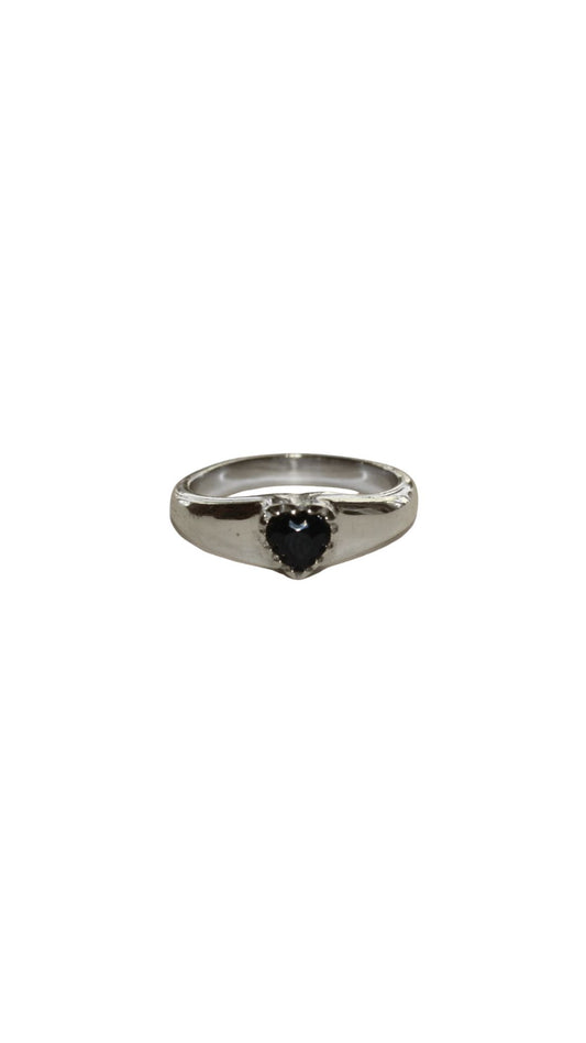 Silver onyx heart ring