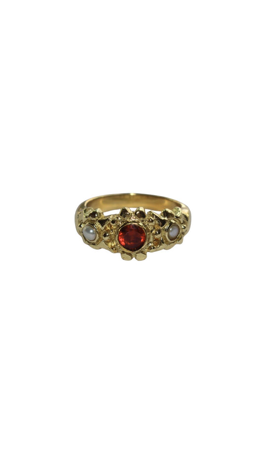 Brass vintage garnet en pearl ring
