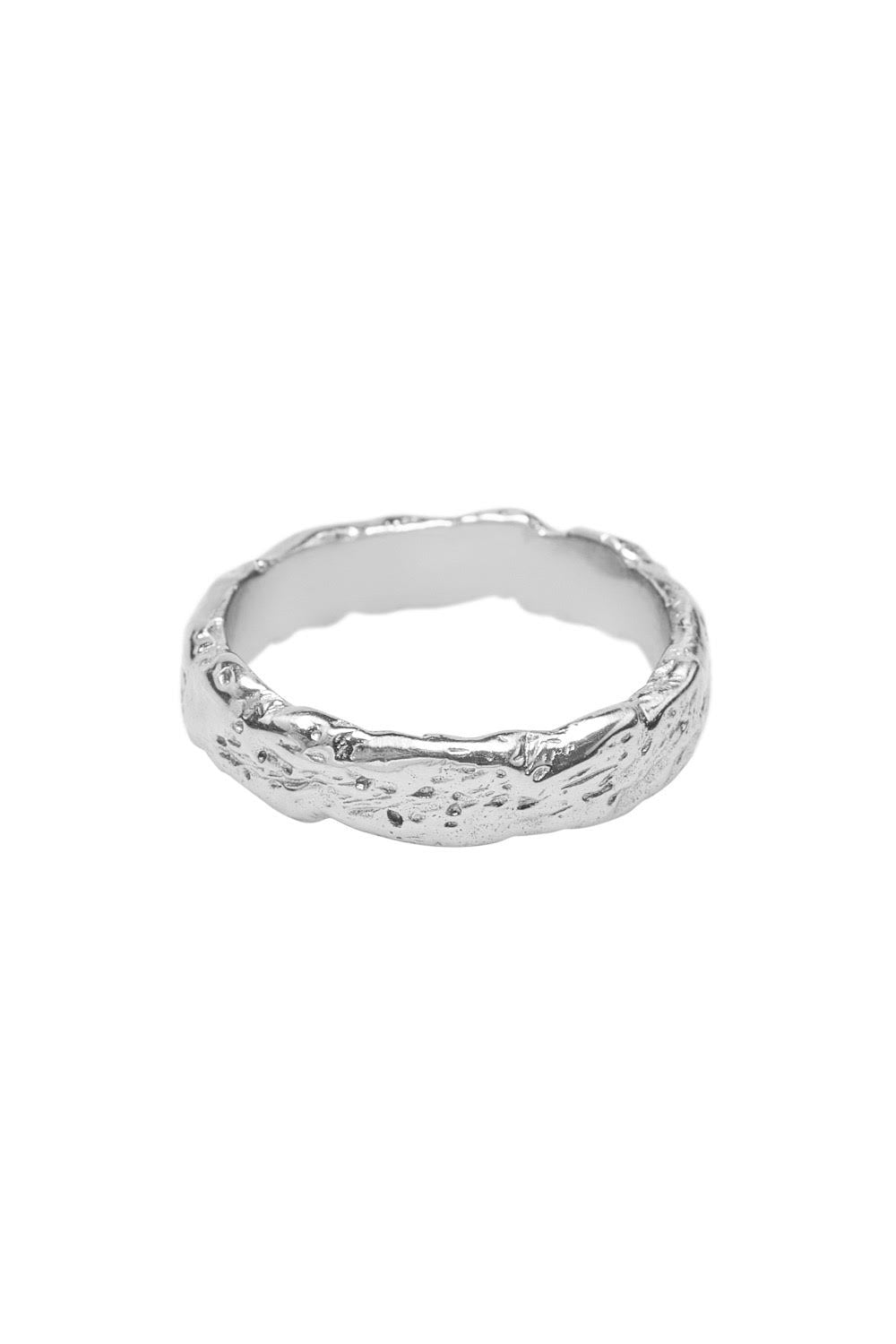 Silver hammered rounds ring