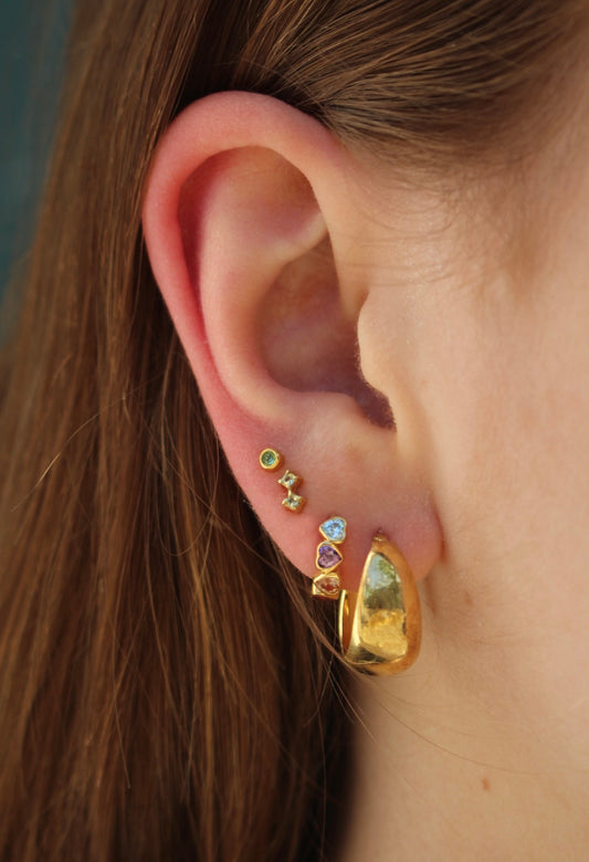 Double tiny stud peridot  g-p