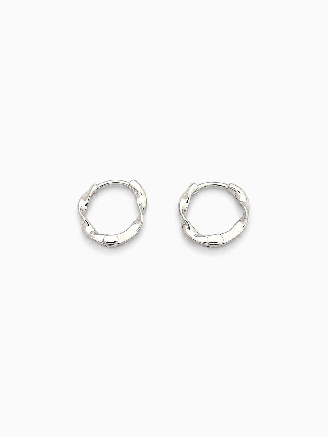 Silver classic twist earring