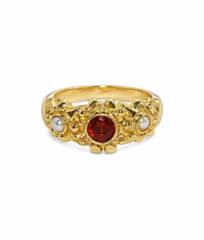 Brass vintage garnet en pearl ring