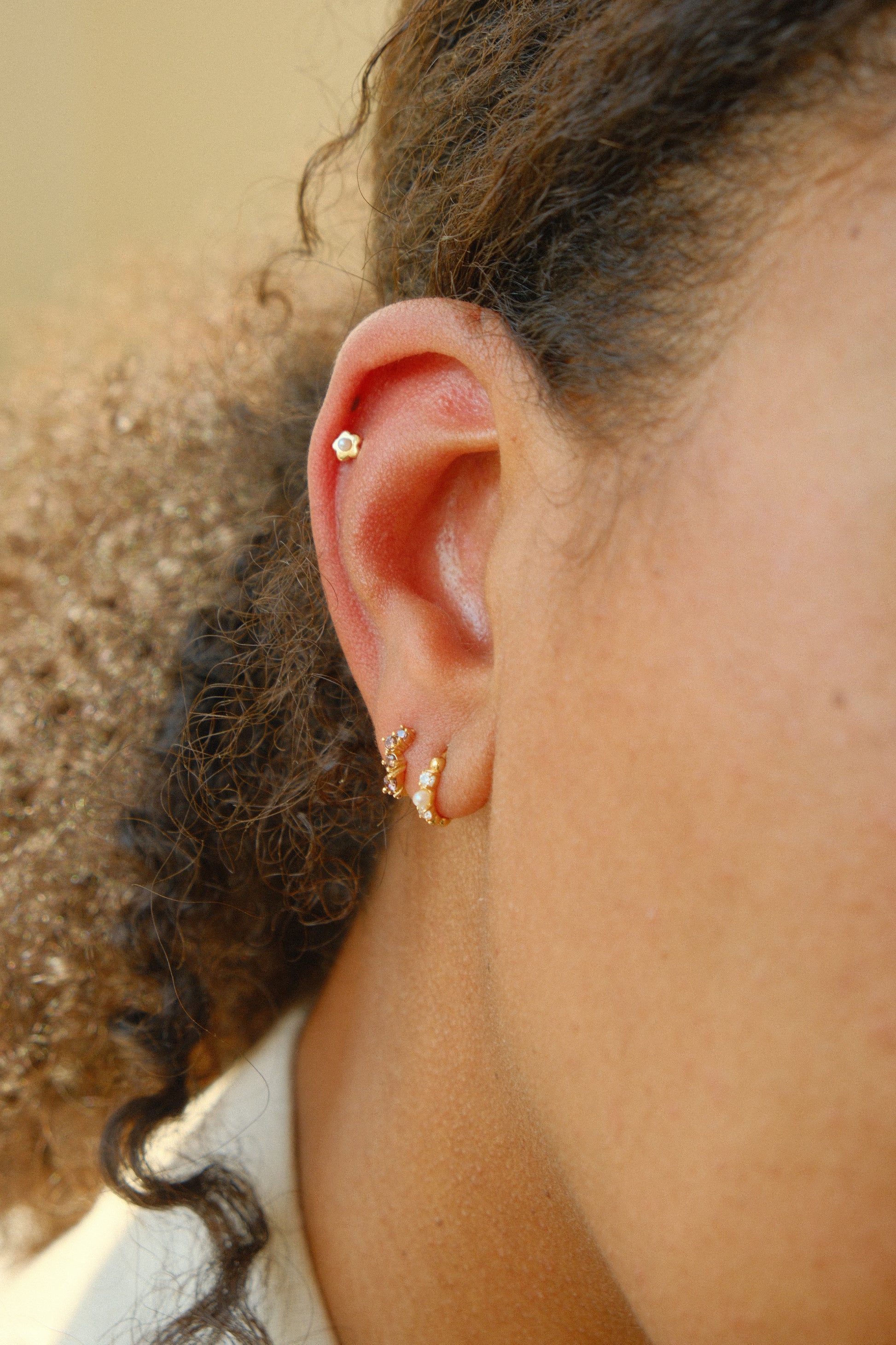 Brown stone hoop earring g-p