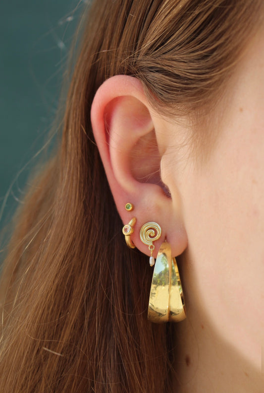 Silver swirl stud tiny pearl