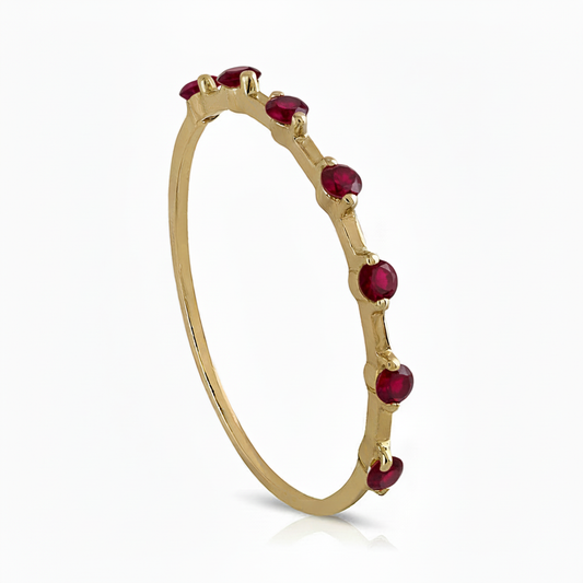 Ring 14 crt gold garnet ring