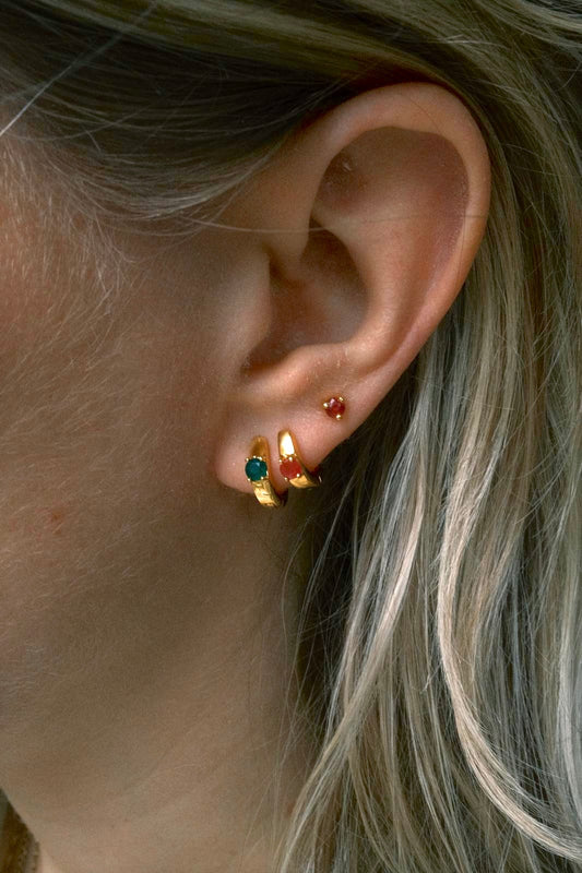 Oorbellen - Hoop stud ruby - 22k Gold