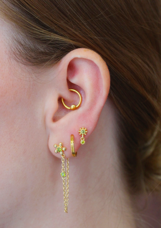 Silver peridot flower chain earring