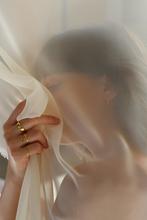 Xzota | Oorbellen | Tiny dot hoop | 14K Gold