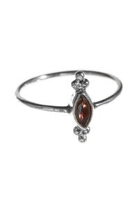 Xzota | Ringen | Garnet eyeshape dots | Zilver