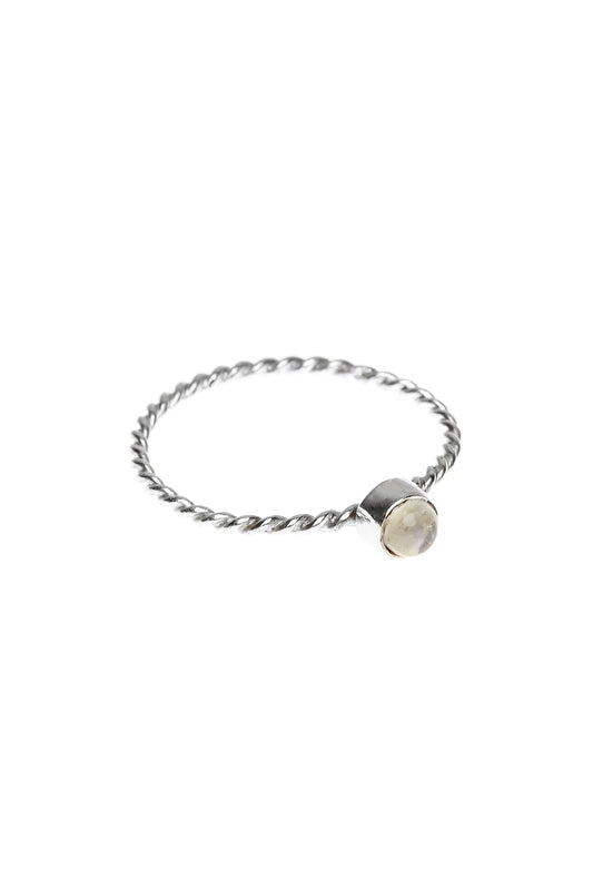 Xzota | Ringen | Spiral moonstone round | Zilver