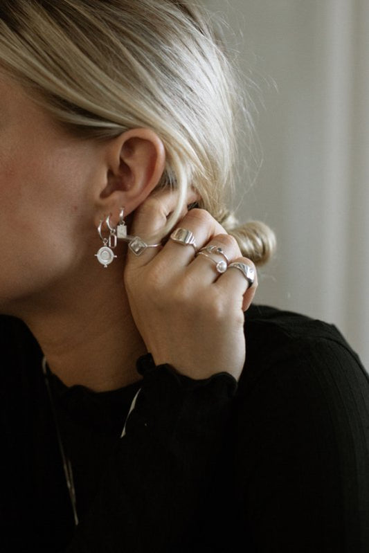 Xzota | Oorbellen | Signet square onyx | Zilver